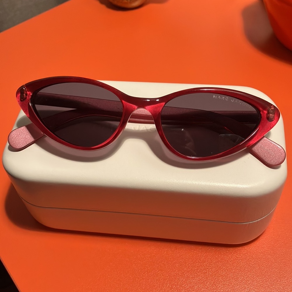 marc jacobs cat eye sunglasses!🩷❤️